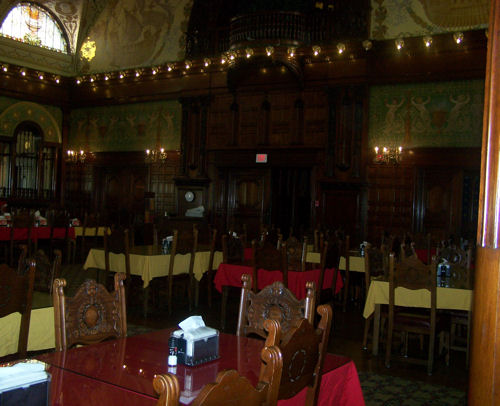 The electric lights in the dinning hall were designed by Thomas Edison.
